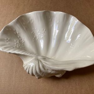 Laslo for Mikasa White Shell Clam Centerpiece Serving Bowl.